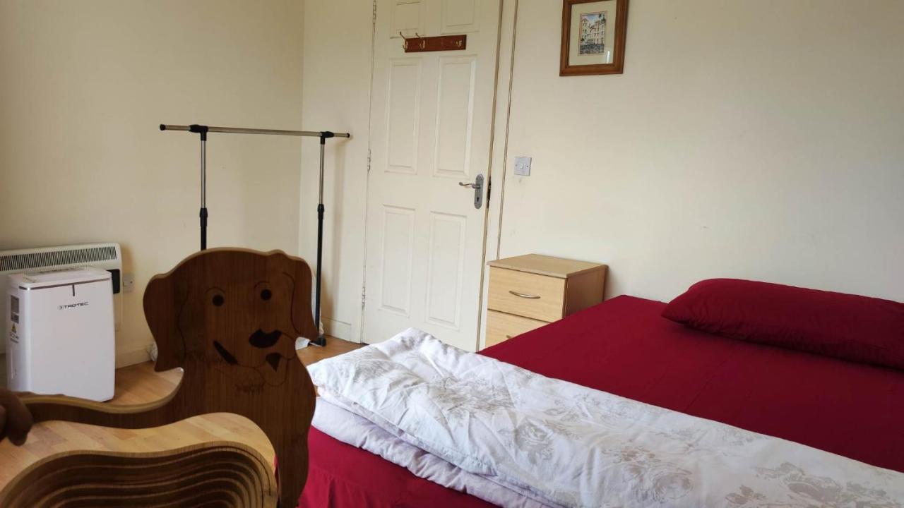 Budget-Friendly Self-Serve Lodging Galway Exterior photo